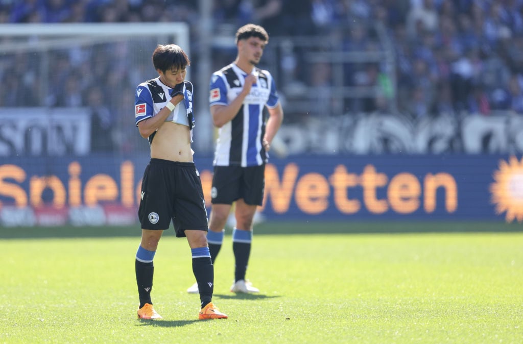 バイエルン戦での奥川雅也　©Getty Images