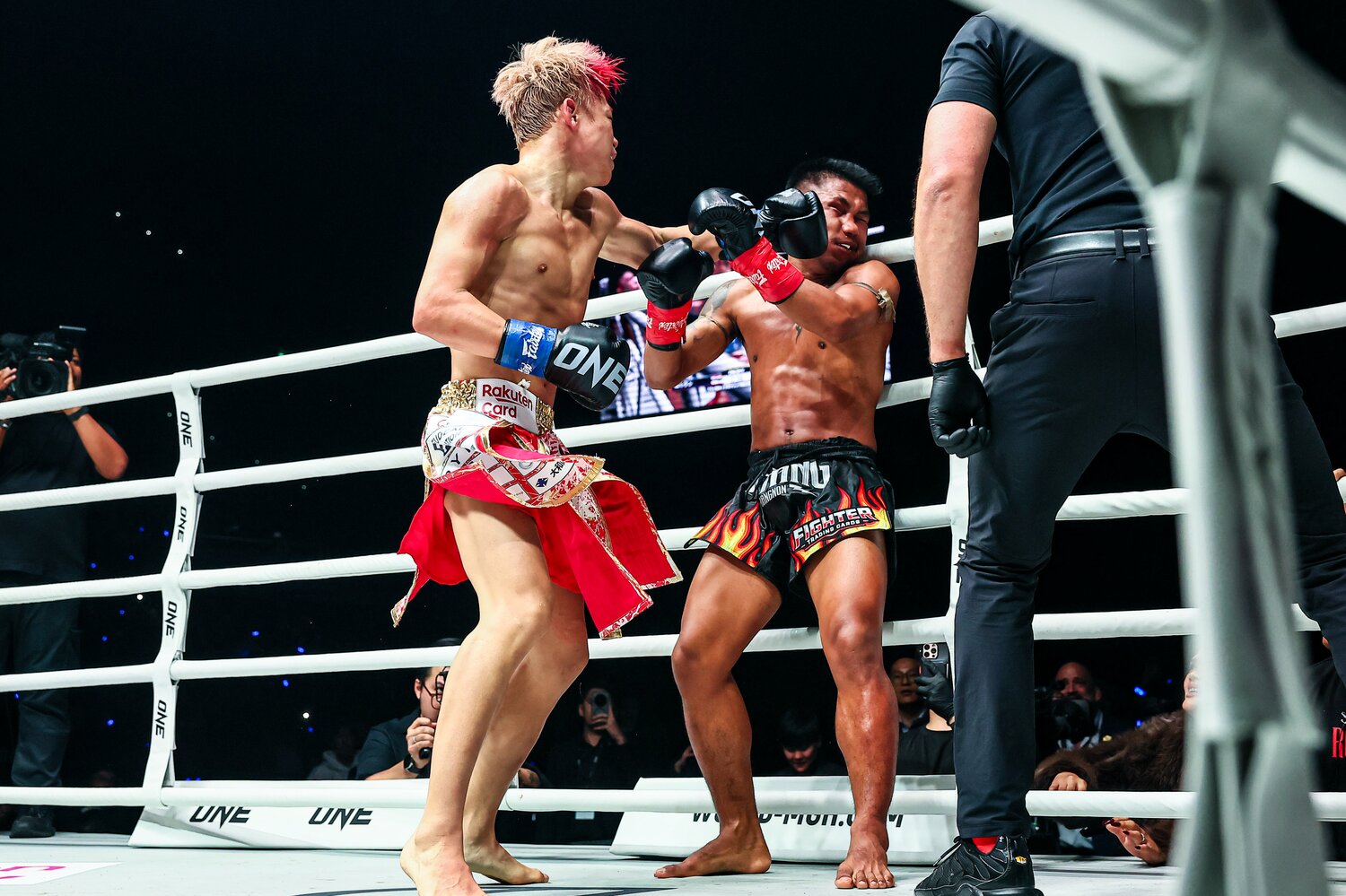 引退試合では難敵ロッタンから4回のダウンを奪った　©Susumu Nagao ONE Championship