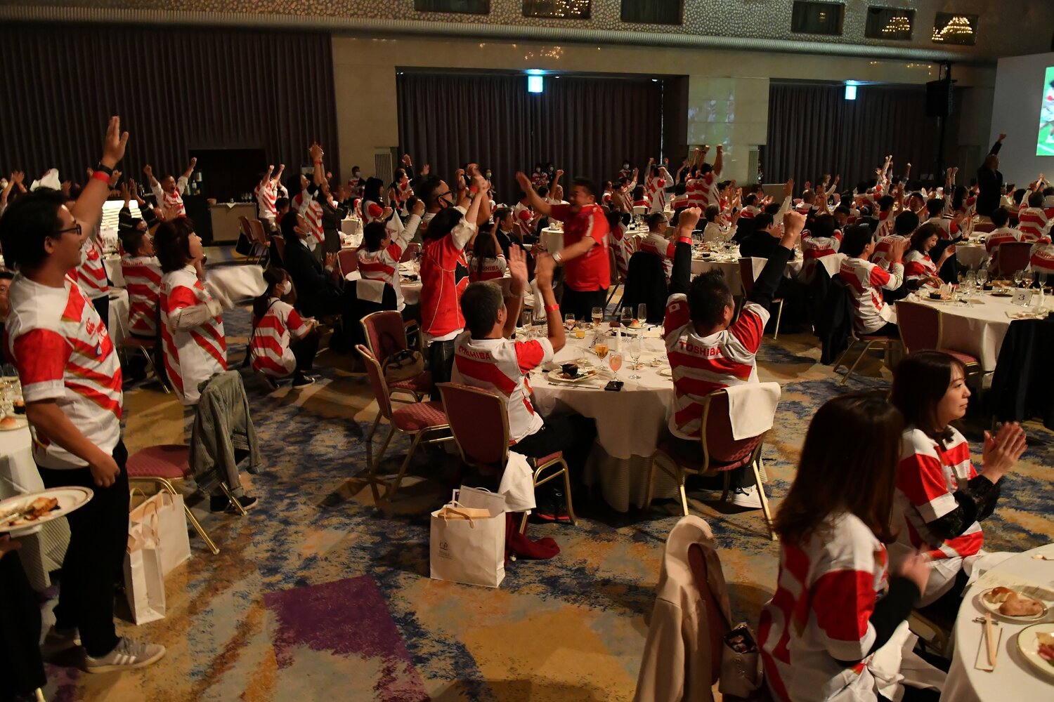 オールブラックス相手に日本は大善戦。4トライを奪い、会場のボルテージもあがった　©TOPPAN INC.