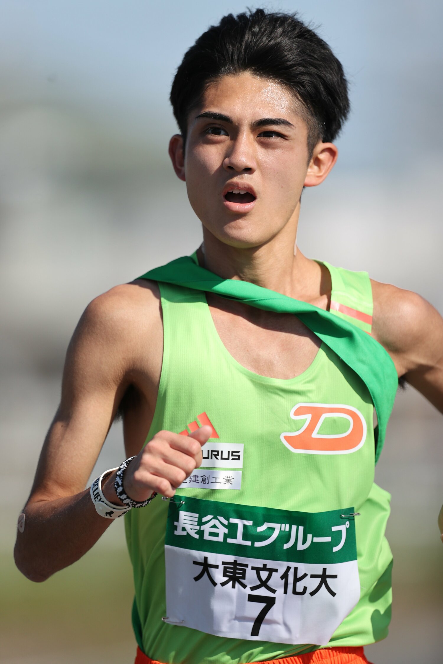 全日本大学駅伝で快走した棟方一楽。ハーフマラソンでU20日本記録をマークするなど今季躍進　©AFLO