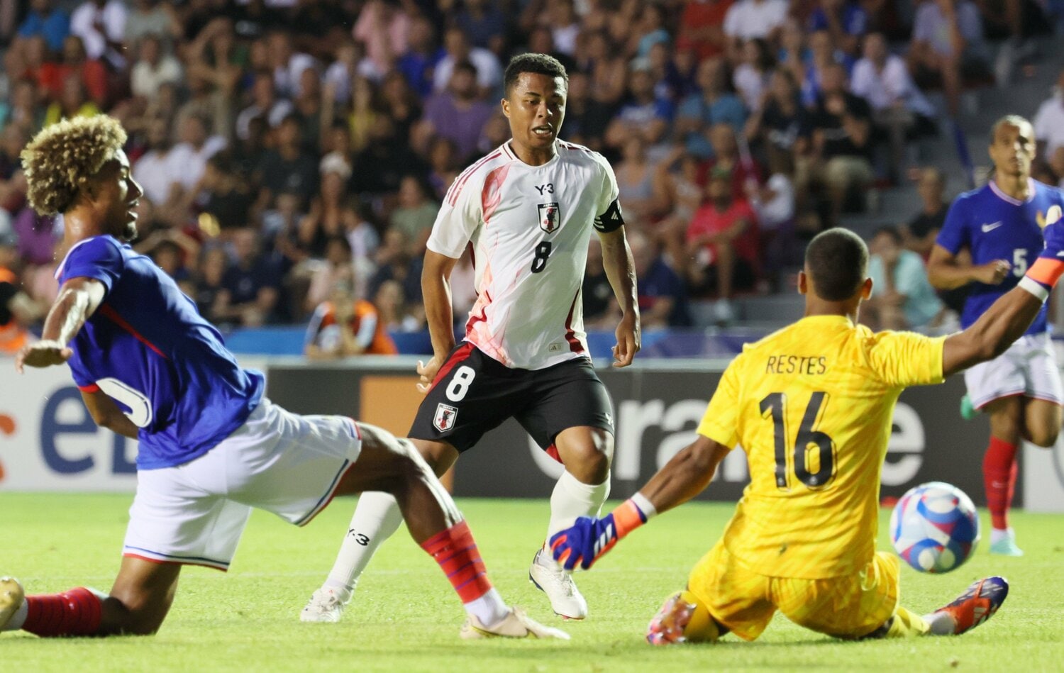 フランス戦、藤田譲瑠チマの先制ゴール　©JIJI PRESS