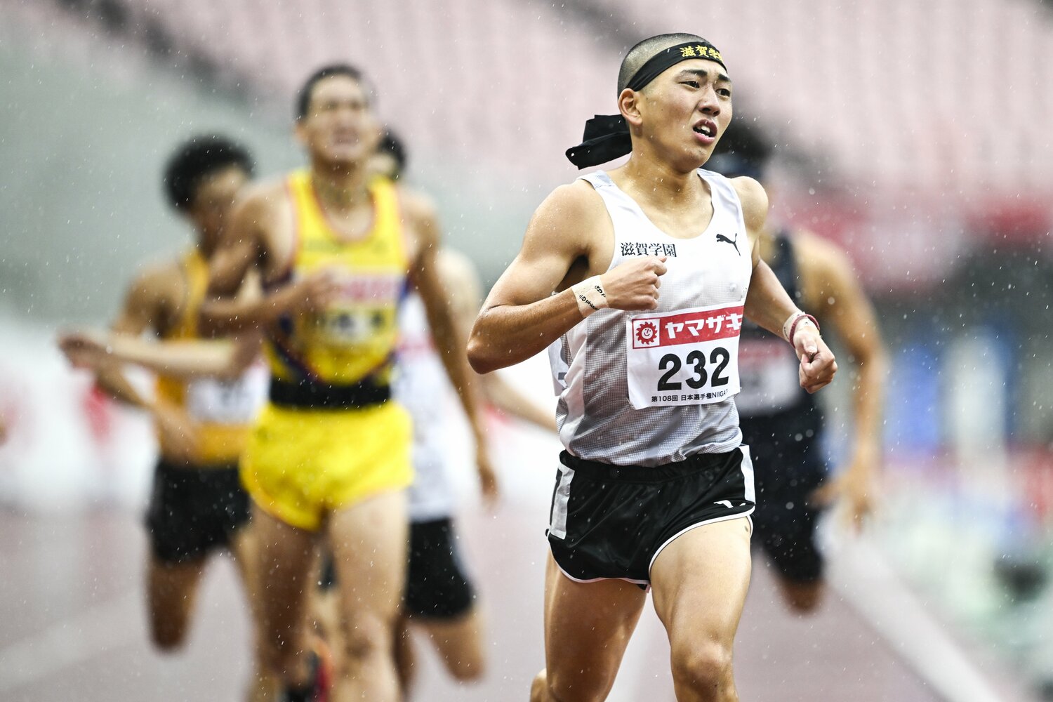 日本記録保持者の川元（左）にも先着　©Asami Enomoto