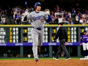 “テレビに映らない”大谷翔平取材ウラ話「人生で一番よ」日米300号球キャッチ女子大生は“オオタニに憧れる強打者”…ロバーツ監督も祝福