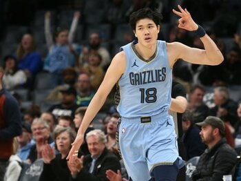 「渡邊雄太は泣き言を一度も言わなかった」NBA記者が見守った壮絶な11年間…ファンや家族の想像を遥かに超えた「清々しい終止符」＜Number Web＞ photograph by USA TODAY Sports/Reuters/AFLO