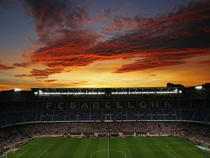 クラシコの魔性を生む10万人の力と、最高に綺麗なカンプノウの夕焼け。＜Number Web＞ photograph by Daisuke Nakashima