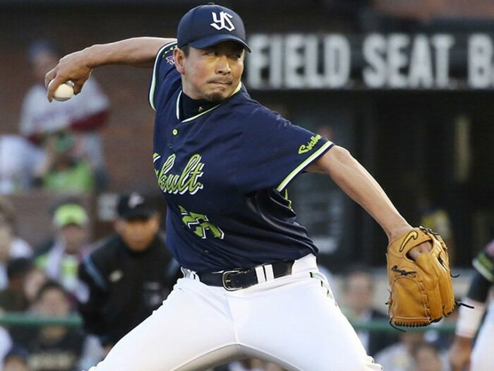 不屈の男・ヤクルト館山昌平が引退。右肘手術前に明かした丸刈りの理由。＜Number Web＞ photograph by KYODO