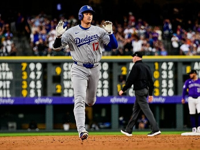 “テレビに映らない”大谷翔平取材ウラ話「人生で一番よ」日米300号球キャッチ女子大生は“オオタニに憧れる強打者”…ロバーツ監督も祝福<Number Web> photograph by Icon Sportswire/Getty Images