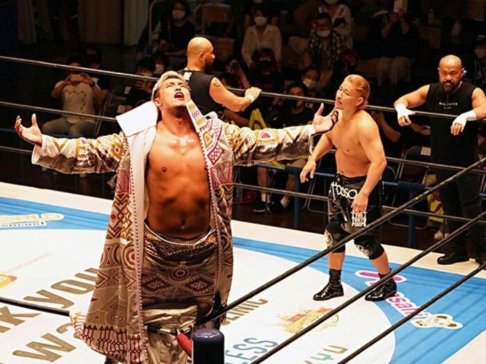 オカダ再び乱心。「KOPW」って何？猪木と国際軍以来の1vs.3戦の思惑。＜Number Web＞ photograph by Essei Hara