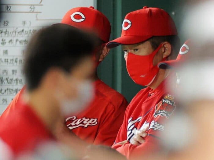 不変の戦い方の是非を問う…3連敗スタートの後半戦、佐々岡カープに反撃のための一手はあるか《CS争い本格化》<Number Web> photograph by JIJI PHOTO