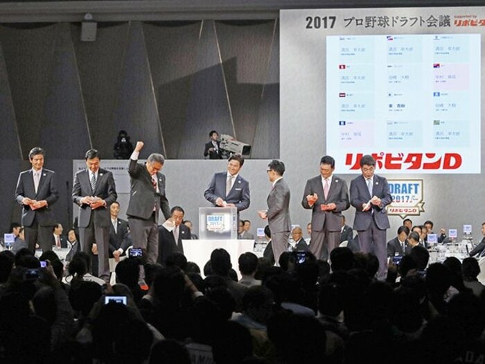 高卒と大卒、志望届を2度出すも……。指名されなかった人が見たドラフト。<Number Web> photograph by Kyodo News