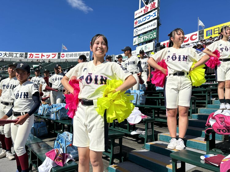 高校野球“チアの盗撮”に本音「ノースリーブとミニスカートに憧れたけど…」現地記者が聞いた「半袖が安心」「先生が応援席をパトロール」悩む現場 - 高校野球  - Number Web - ナンバー