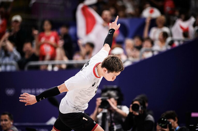 パリ五輪予選ラウンドvsアメリカ　©︎Volleyball World