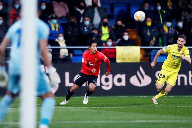 久保建英がエメリ戦術にハメられた？ “代表前の古巣ビジャレアル戦”撮影カメラマンが見た苦闘の要因〈少年ファンはユニをおねだり〉(35)