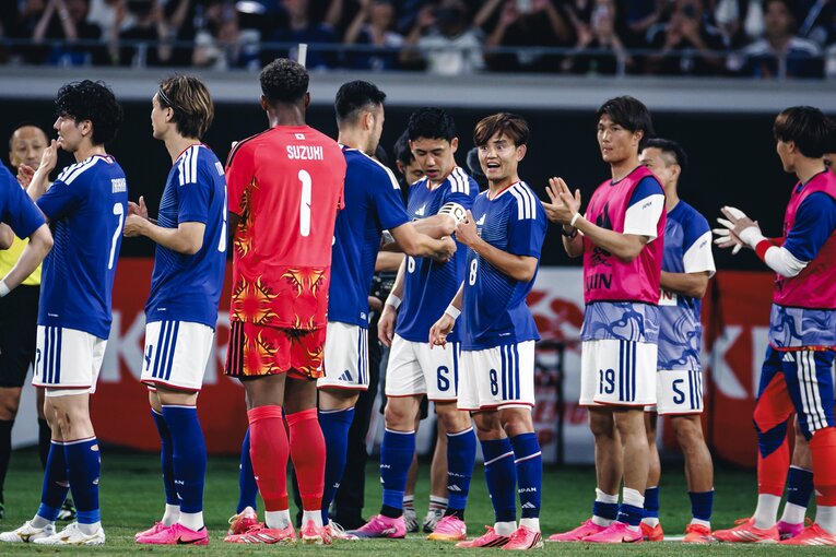 見てて泣ける…吉田麻也の感動セレモニーを見る（写真は右に続きます）　©Kiichi Matsumoto