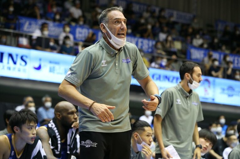 現在50歳のルイス・ギルは昨季まで2シーズン、B2佐賀バルーナーズのHCを務めた。過去にはU18 などアンダーカテゴリーのスペイン代表HCも歴任し、現在はスペインA代表のACを兼任 ／ photograph by B.LEAGUE