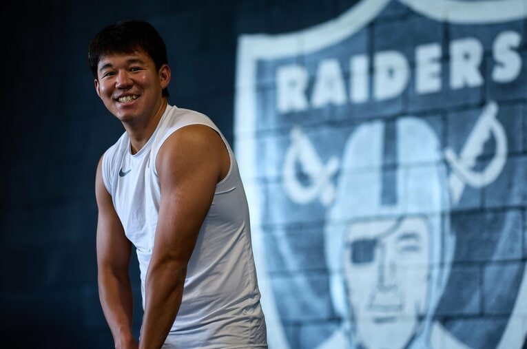 NFLラスベガス・レイダースと3年契約を結んだ松澤寛政。一方で、「日本人初のNFL選手」にはまだ距離がある ／ photograph by  Michael Clemens/Las Vegas Raiders