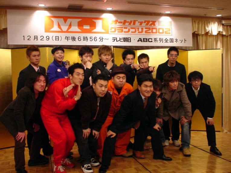 笑い飯の2人が初出場した02年のファイナリストたち。ますだおかだが優勝、2位はフットボールアワー、そして3位が笑い飯だった　©Sankei Shimbun