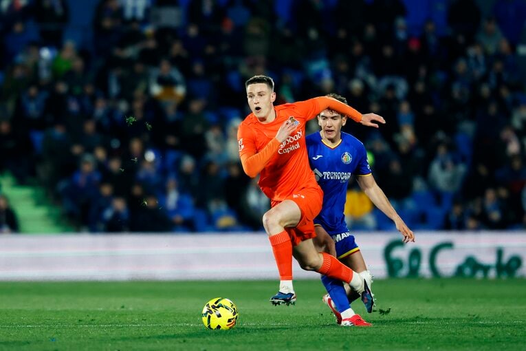 「バモーース！！」久保建英“劇的アシスト”に味方GKが敵陣ゴール付近まで…仲間は絶叫、新監督からハグ「ガッツと勝利の欲求」が窮地ソシエダを救う(5)