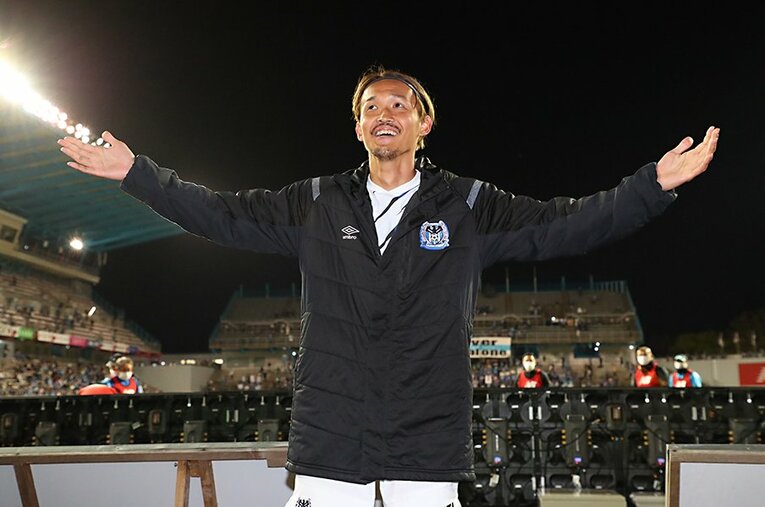 宇佐美貴史、最大の魅力と言えばフィニッシャーとしての才覚だ。しかし年齢を経て引き出しを増やす姿もまた、サッカー選手らしい円熟とも言える ／ photograph by J.LEAGUE