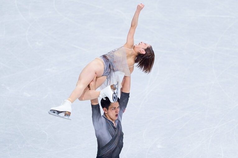 これが“下敷き”になれる木原龍一の力強さ。演技後半でも筋持久力は抜群だ　©Getty Images
