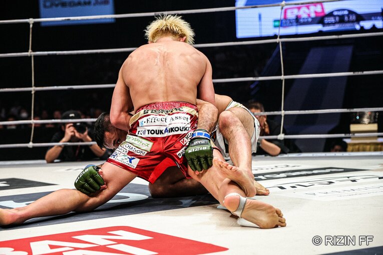 鈴木千裕vs.クレベル・コイケ　©RIZIN FF