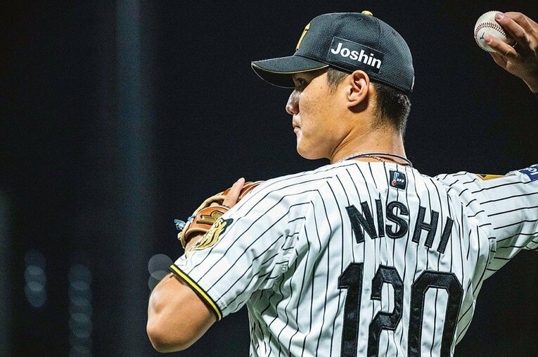背番号120のユニフォームを身につける阪神“元エース候補”の西純矢 ／ photograph by Asami Enomoto