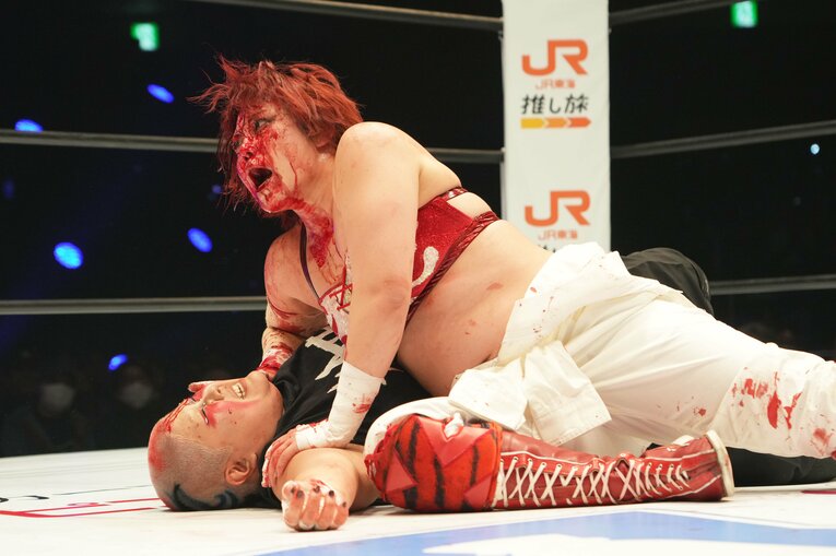 刀羅ナツコをフォールに行く舞華　©Essei Hara