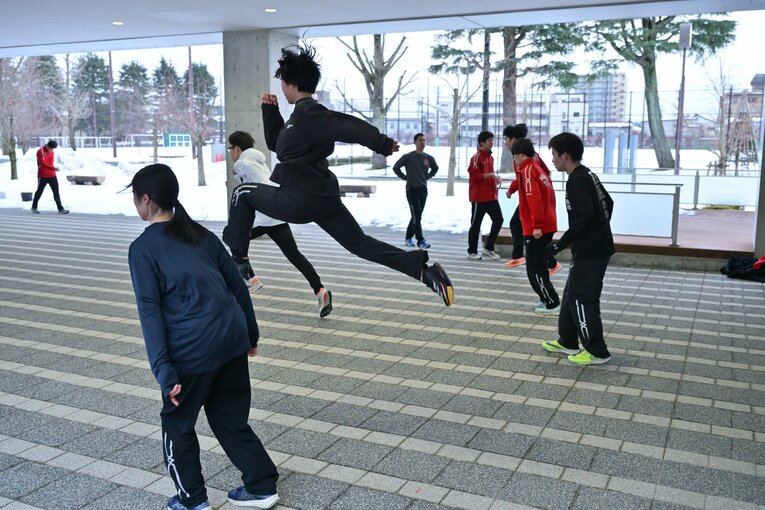 取材に訪れた日のメインメニューは全ブロック共通でサーキットトレーニング　©Hideki Sugiyama