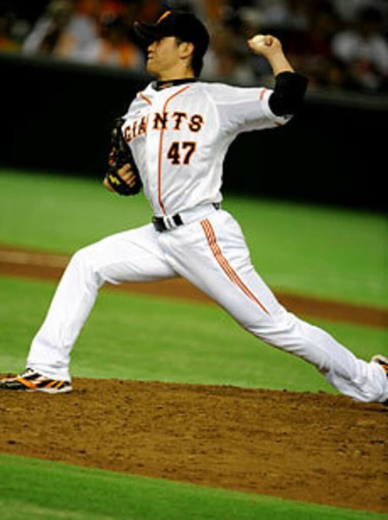 山口鉄也　1983年11月11日、神奈川県生まれ。横浜商業高卒業後、米・ルーキーリーグで4年間プレー。'06年育成枠で入団。'08年は中継ぎで11勝を挙げ、新人王を獲得した