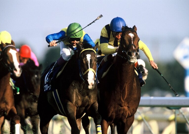 エアグルーヴを牝馬として17年ぶりの天皇賞制覇に導いた　©Keiji Ishikawa