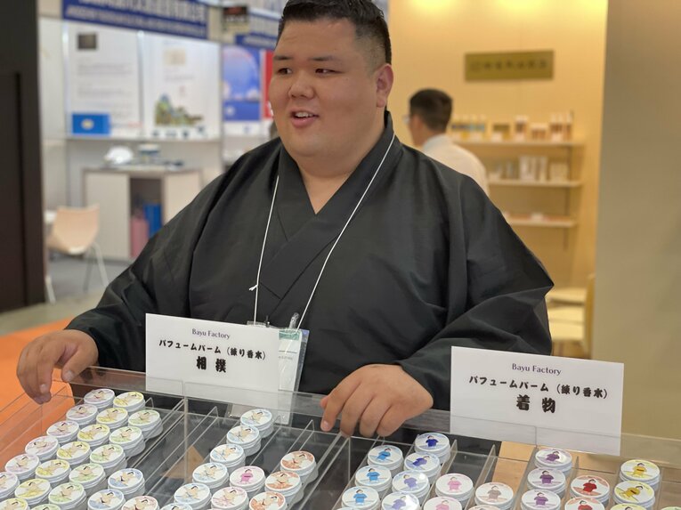 開発にも携わったパフュームバームの魅力を語る元小結・阿武咲