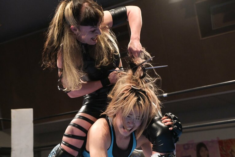 「女優vs交通情報のお姉さん」に18歳同士“意地の張り合い”対決も… 若手勢ぞろいの興行“ピースパ”に見る女子プロレスの未来(24)