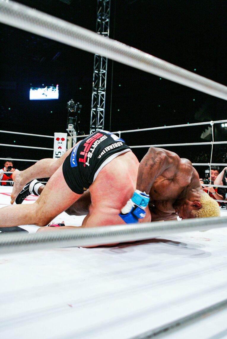 ヒョードル戦のバックドロップの連続写真（5枚目／全6枚）©Susumu Nagao