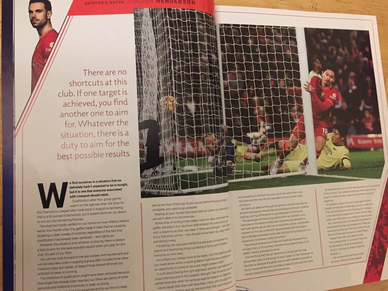 マッチデープログラムに掲載されたヘンダーソンの手記　©Kosuke Tajima