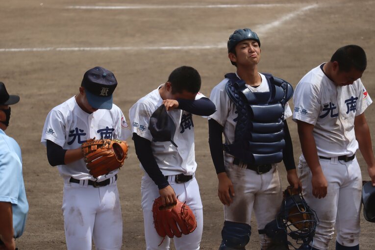 整列しても涙が止まらない星（右から3番目）　©Genki Taguchi