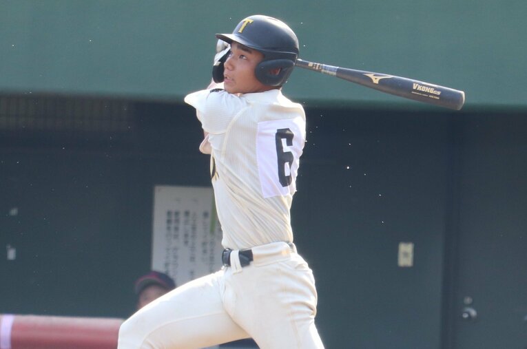 偏差値70の進学校である桐朋高に現れたプロ注選手・森井翔太郎（3年）。大会場に集結したスカウトたちの「リアル評」は…？ ／ photograph by Yu Takagi