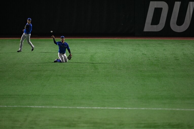 日本シリーズ第3戦、桑原将志の神ダイブからのスーパーキャッチの瞬間（5枚目／全5枚中）©︎Nanae Suzuki