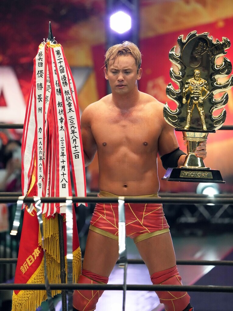 妻の三森すずこが第1子を出産し、“パパ”になったオカダ・カズチカ