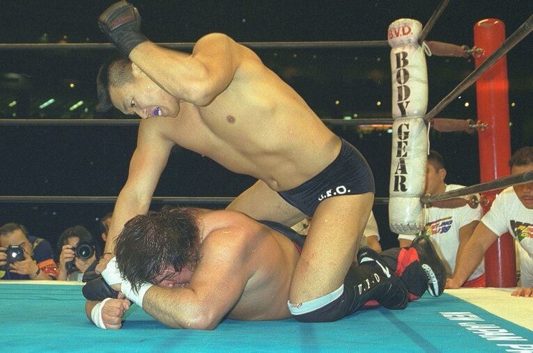 「1・4事変」として語り継がれる1999年東京ドームでの小川直也vs橋本真也 ／ photograph by 東京スポーツ新聞社