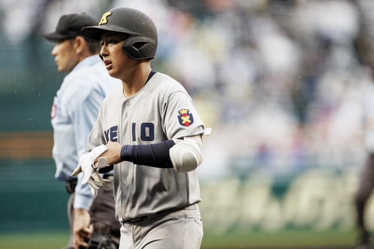 清原勝児（慶應）。写真は今春のセンバツ　©Kichi Matsumoto