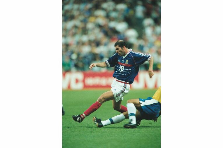 1998W杯でフランス代表としてプレーするジダン ／ photograph by Kazuaki Nishiyama