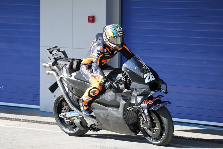 テストライダーとしてKTM・RC16を走らせるダニ・ペドロサ　©Satoshi Endo