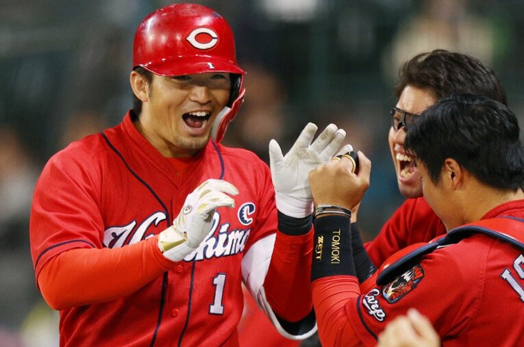 10月17日に38号HRを放った際の鈴木誠也。注目されるメジャー挑戦の行方は… ／ photograph by JIJI PRESS