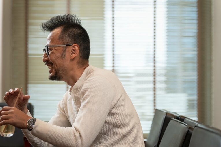 『マキバオー』の漫画家つの丸が明かした連載秘話「ディープとハルウララを見て…」話題を呼んだ『ウマ娘』コラボのきっかけは？(6)