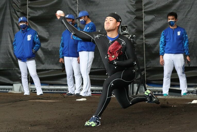 春季キャンプでの投げ込み　©JIJI PRESS