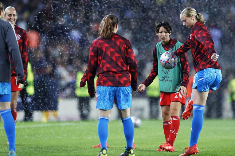 W杯ブラジル戦のウラで「バルサ女子がカンプノウで4万6967人」盛況なワケ… メッシ後に君臨する“女王”、熊谷紗希が見せた悔しさ(25)