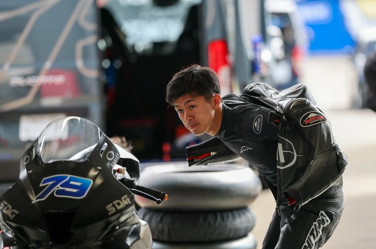 スポーツランドSUGOでトレーニングする小椋 ／ photograph by Satoshi Endo