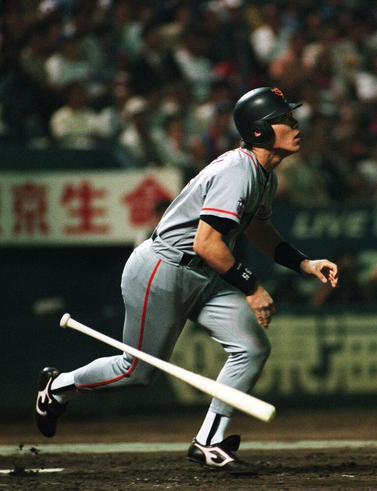 1994年“10.8決戦”。5回表にホームランを放った20歳松井秀喜　©JIJI PRESS