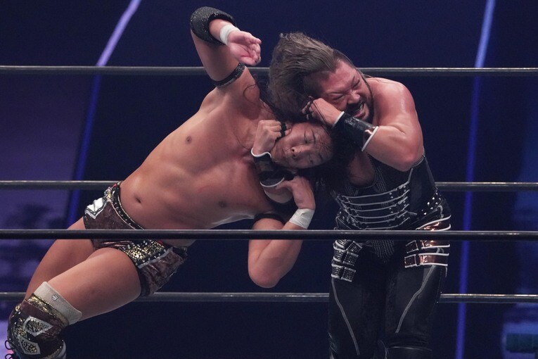 EVILのネックブリーカードロップ　©Essei Hara