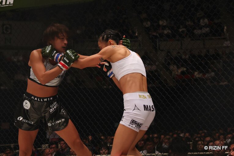 RENAvsシン・ユリ　©RIZIN FF